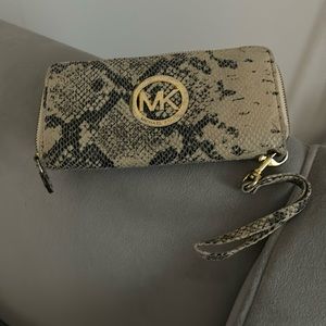 Michael kors wallet